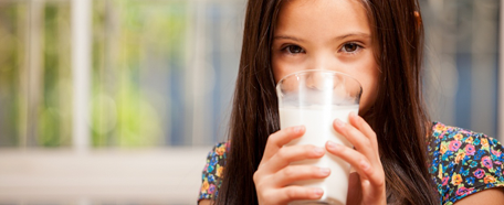 Tomar leche es beneficioso para los niños