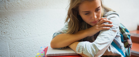 El estrés escolar puede verse somatizado con expresiones de rabia, ansiedad, inquietud, problemas de memoria a corto plazo, entre otros
