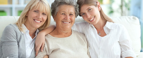 Una abuela, su hija y su nieta