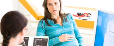 Embarazada preeclampsia preocupada