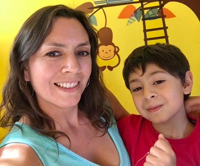 Pamela junto a su hijo Mateo