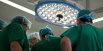 Doctores de Clínica Las Condes utilizan robótica para realizar una cirugía