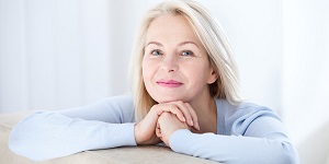 Mujer mayor, en edad de padecer menopausia y climaterio