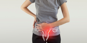 mujer tocando lugar cervico